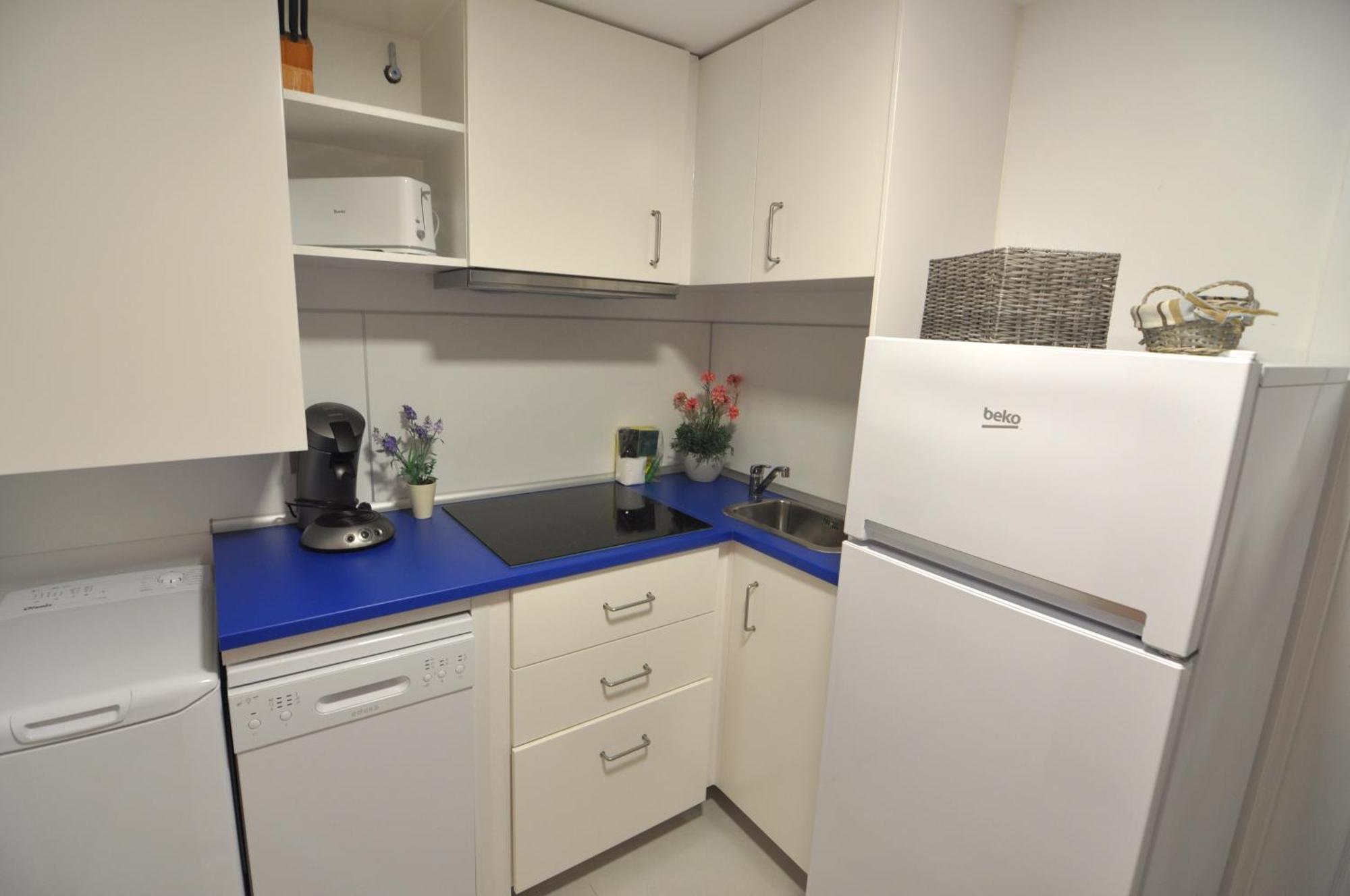 Rnet - Rhc 2712 Center Apartment *